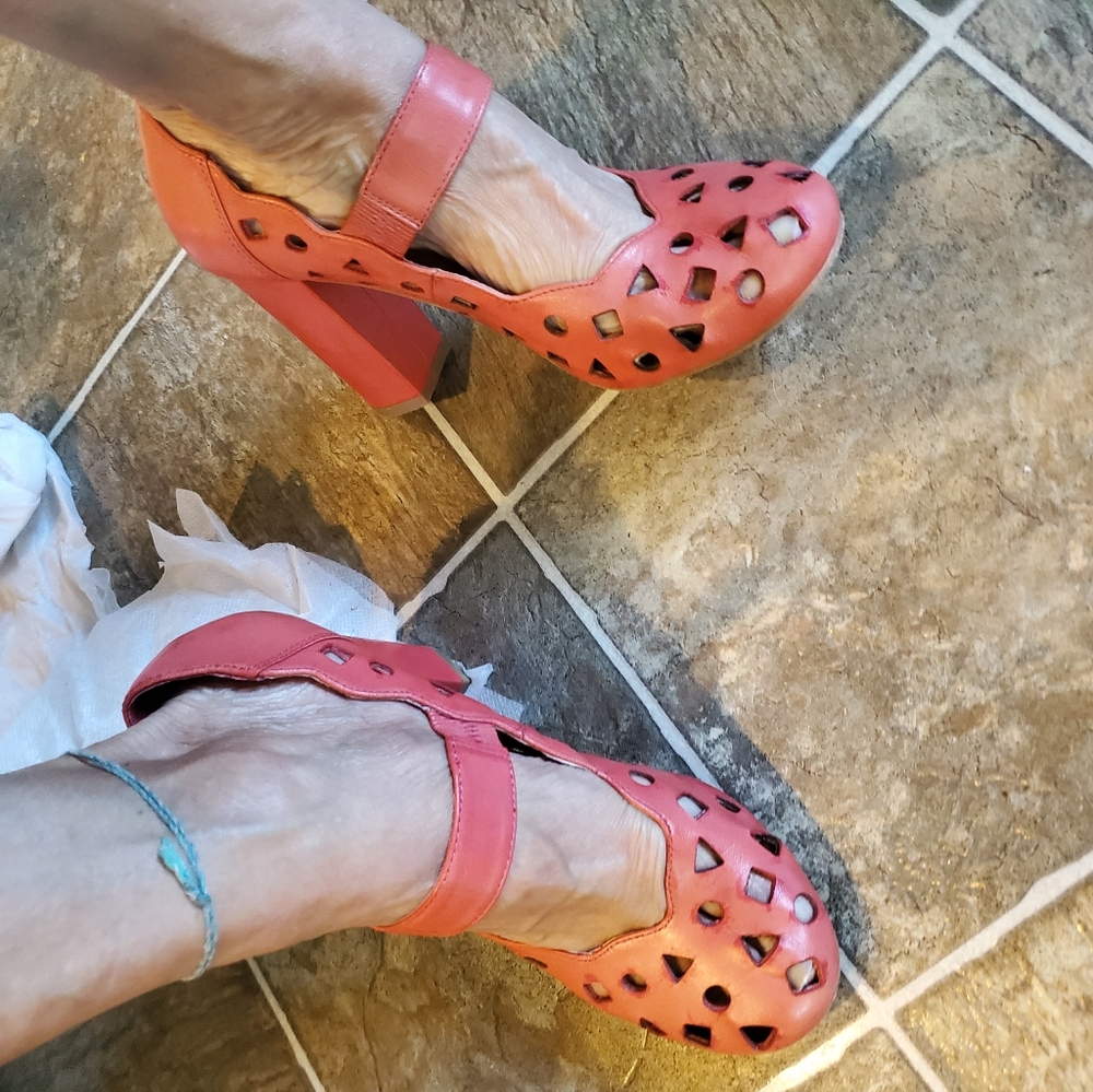 Orange pump - Picture 10 of 11